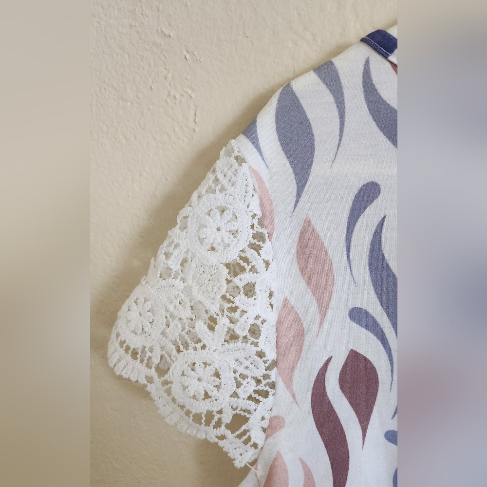Patterned Lace Sleeve Top - Picture 9 of 11